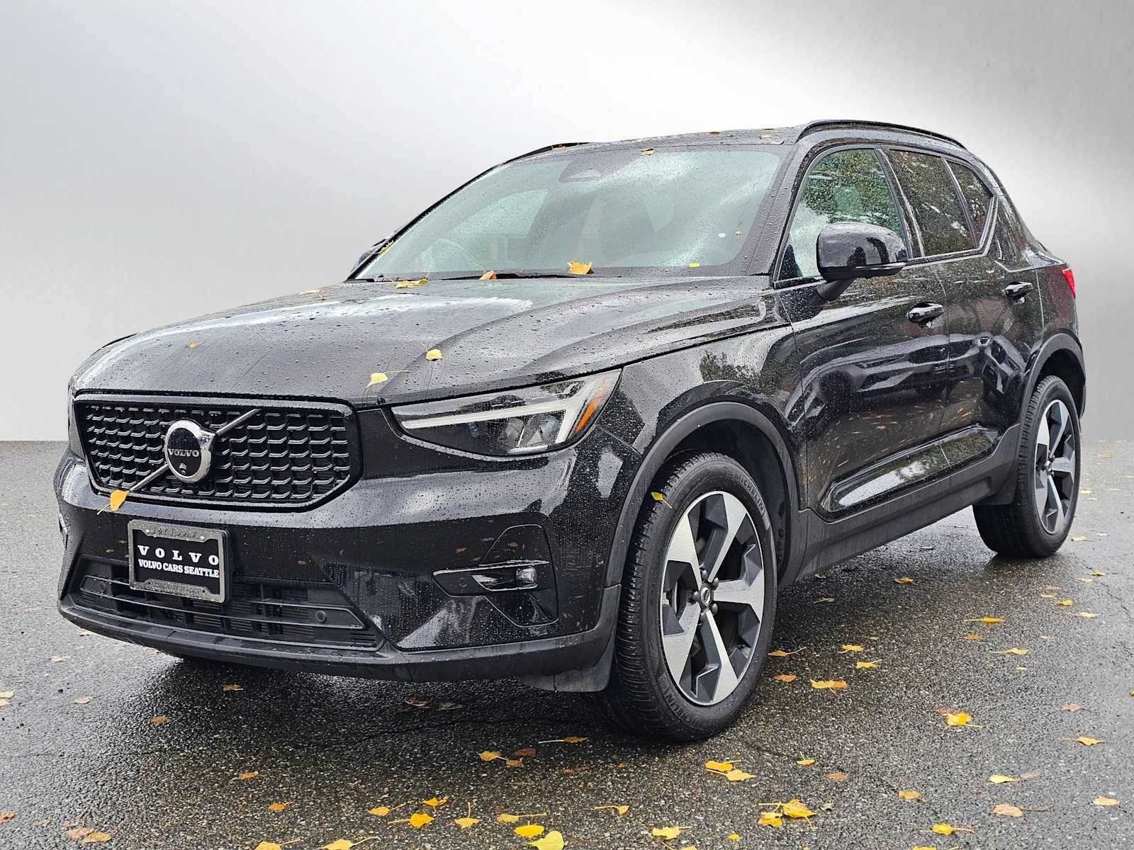 2025 Volvo XC40 Plus photo 3