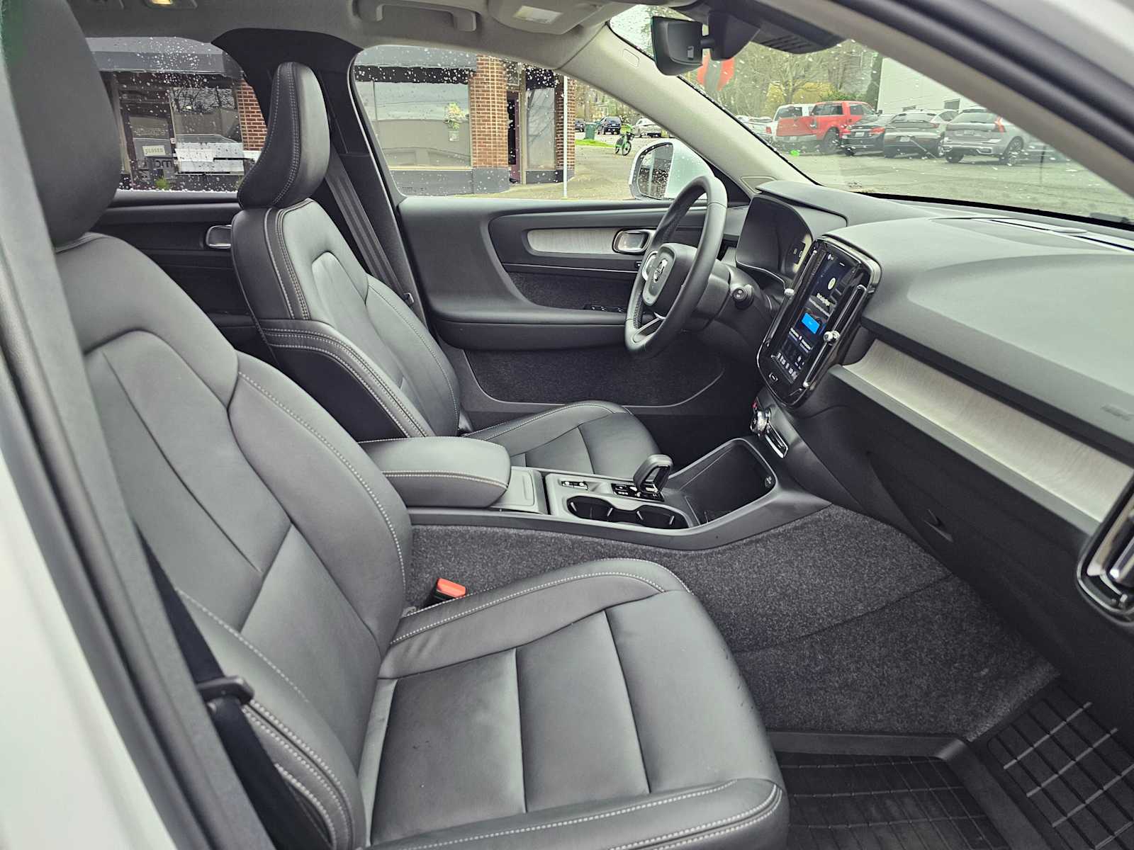 2025 Volvo XC40 Core - Photo 11