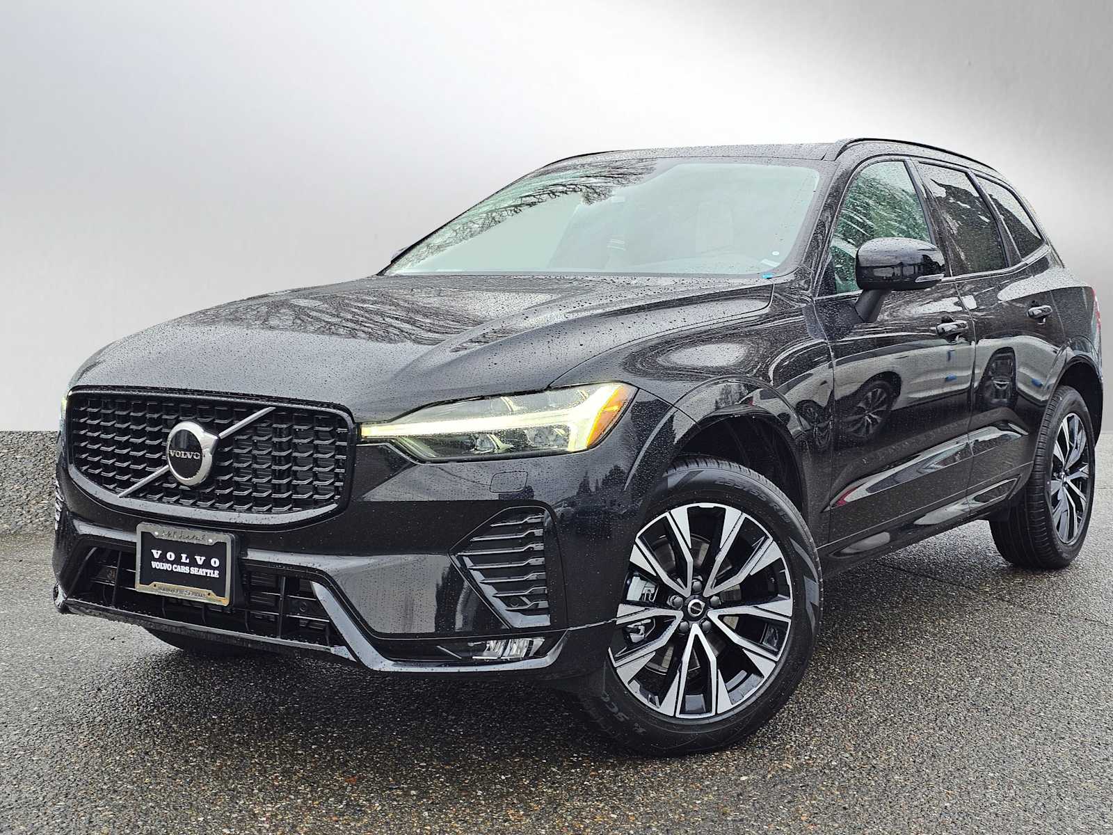 2025 Volvo XC60 B5 Core photo 3
