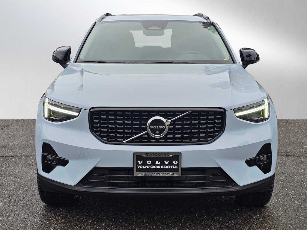New 2026 Volvo XC40 B5 Ultra SUV