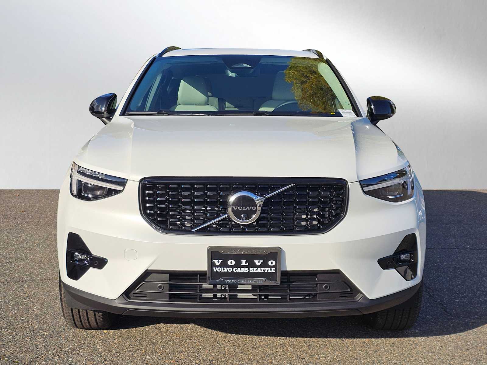 2026 Volvo XC40 Plus photo 2