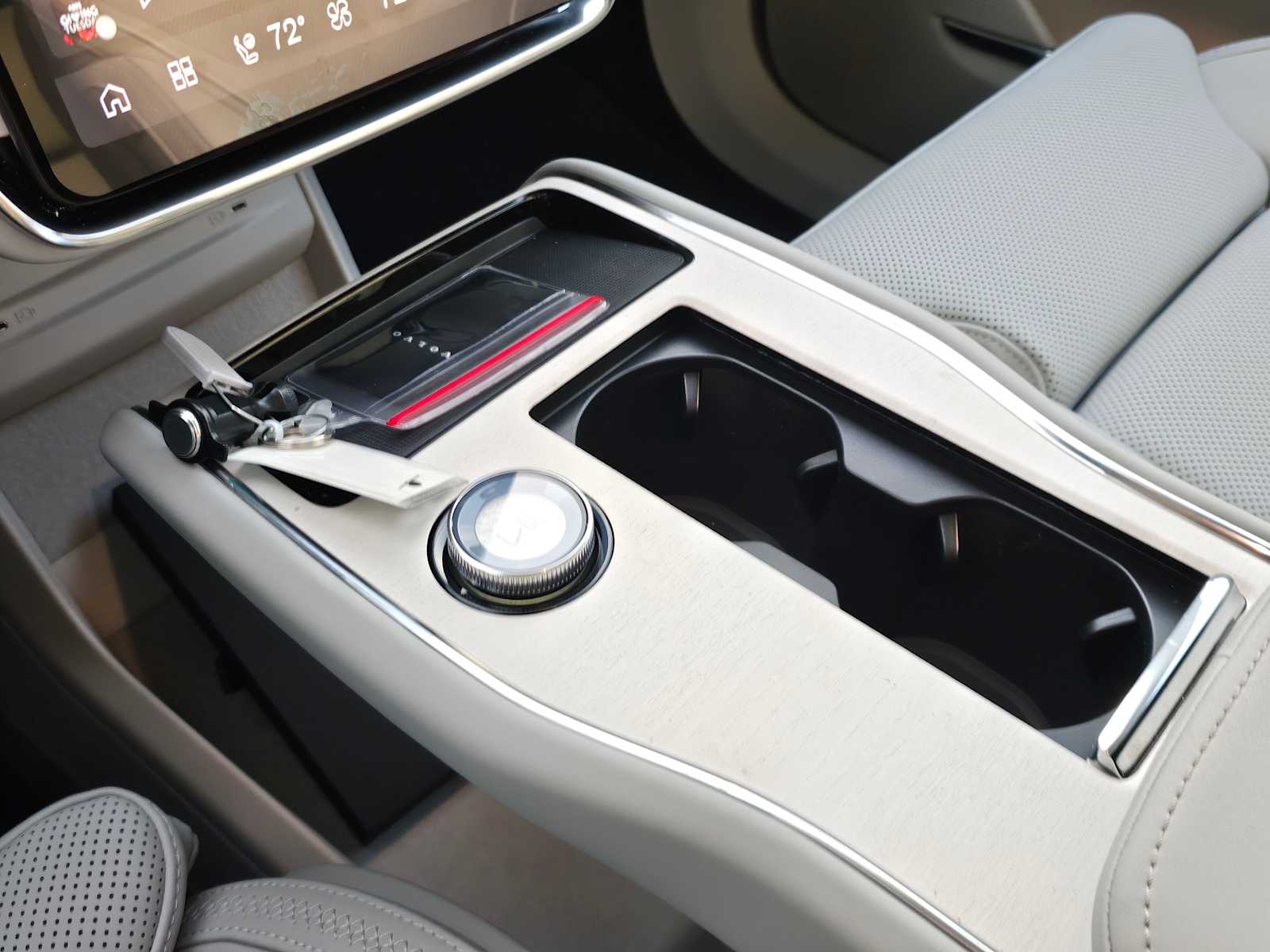 2025 Volvo EX90 Plus - Photo 24