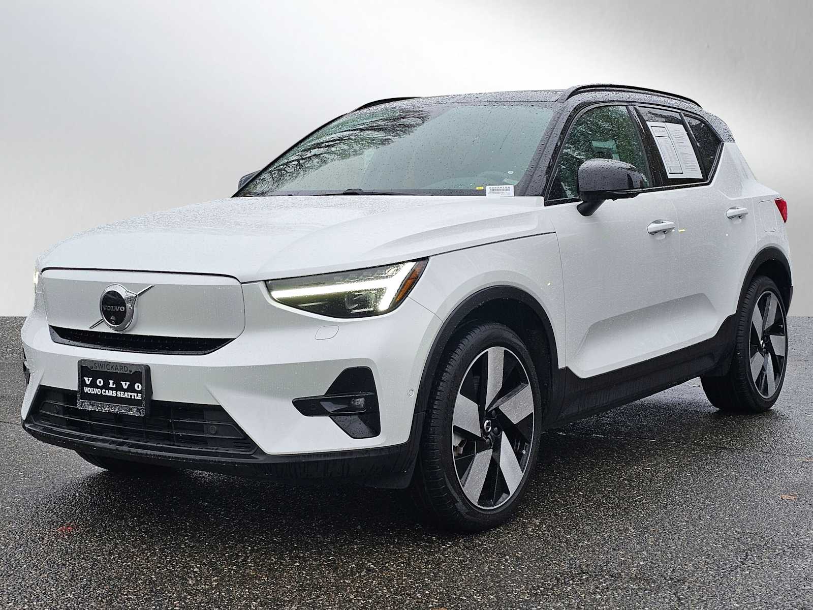 2024 Volvo XC40 Recharge Twin Ultimate photo 3