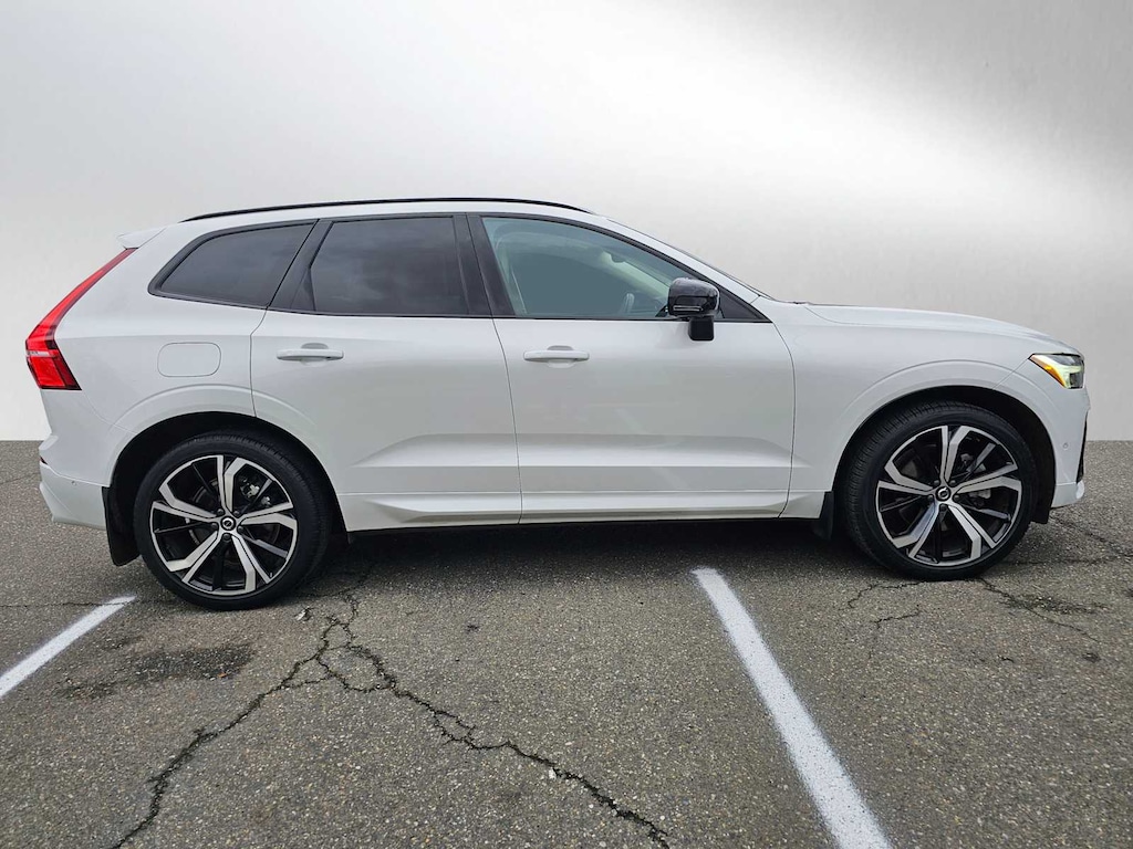Certified 2023 Volvo XC60 B6 AWD Ultimate Dark SUV