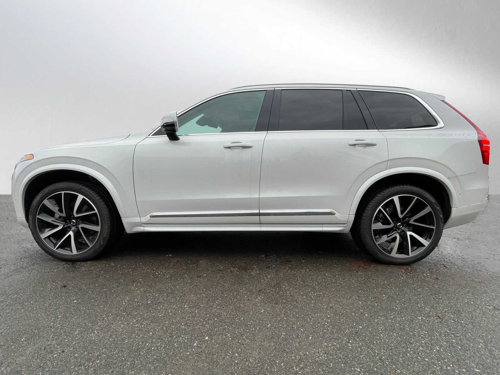 2023 Volvo XC90 AWD Plus photo 2