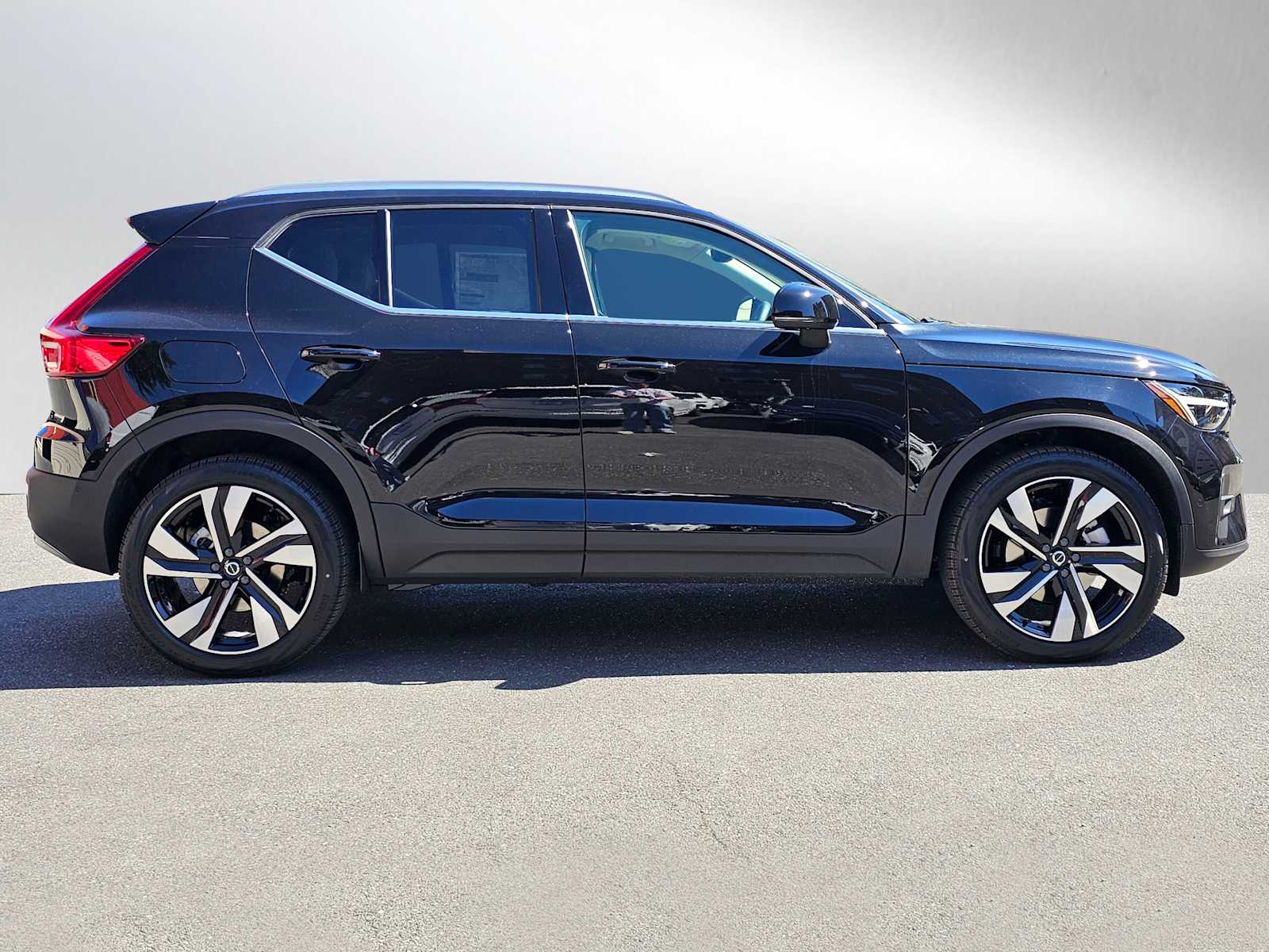2025 Volvo XC40 Ultra - Photo 8