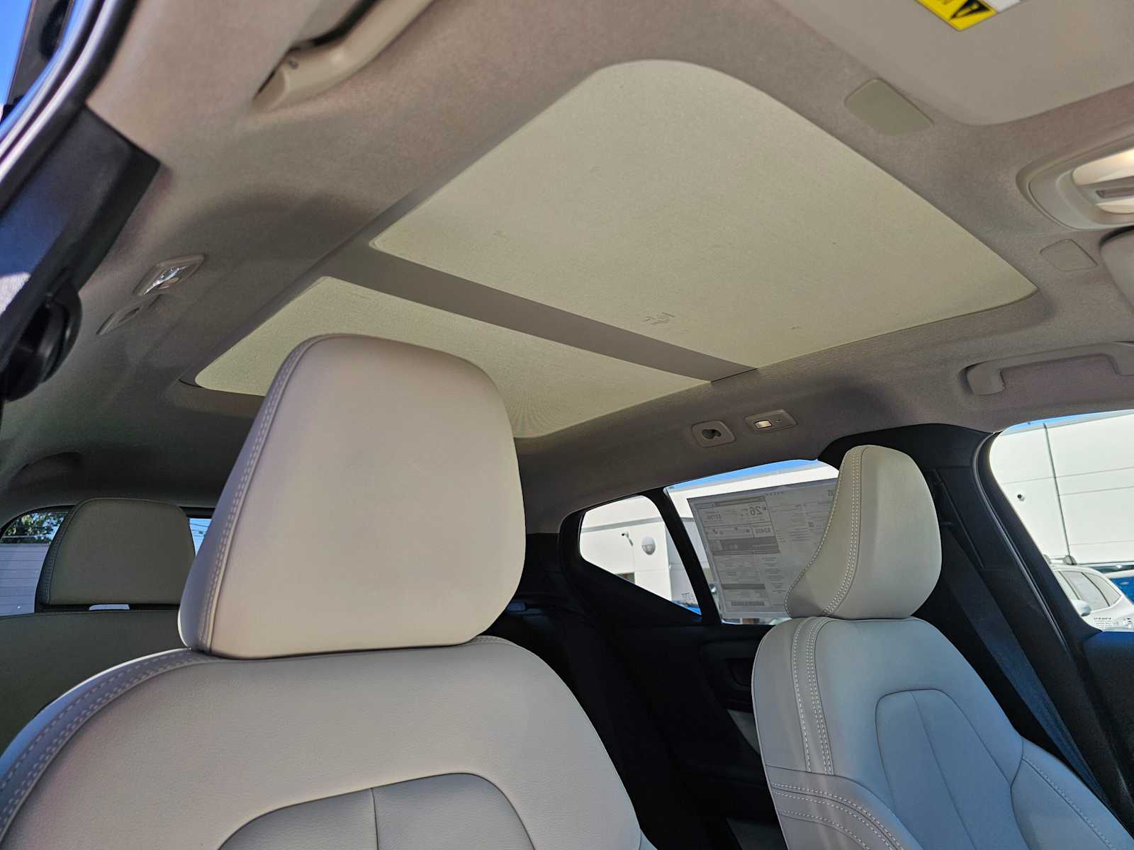 2025 Volvo XC40 Plus - Photo 11