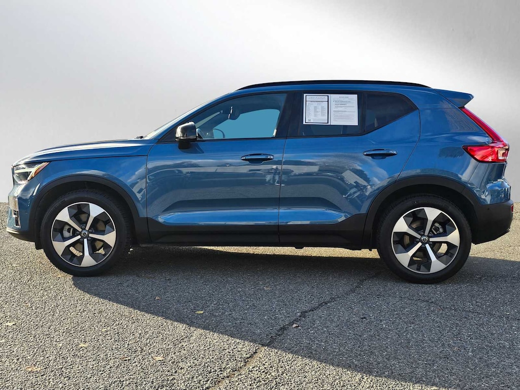 Certified 2025 Volvo XC40 B5 Plus Dark Theme SUV