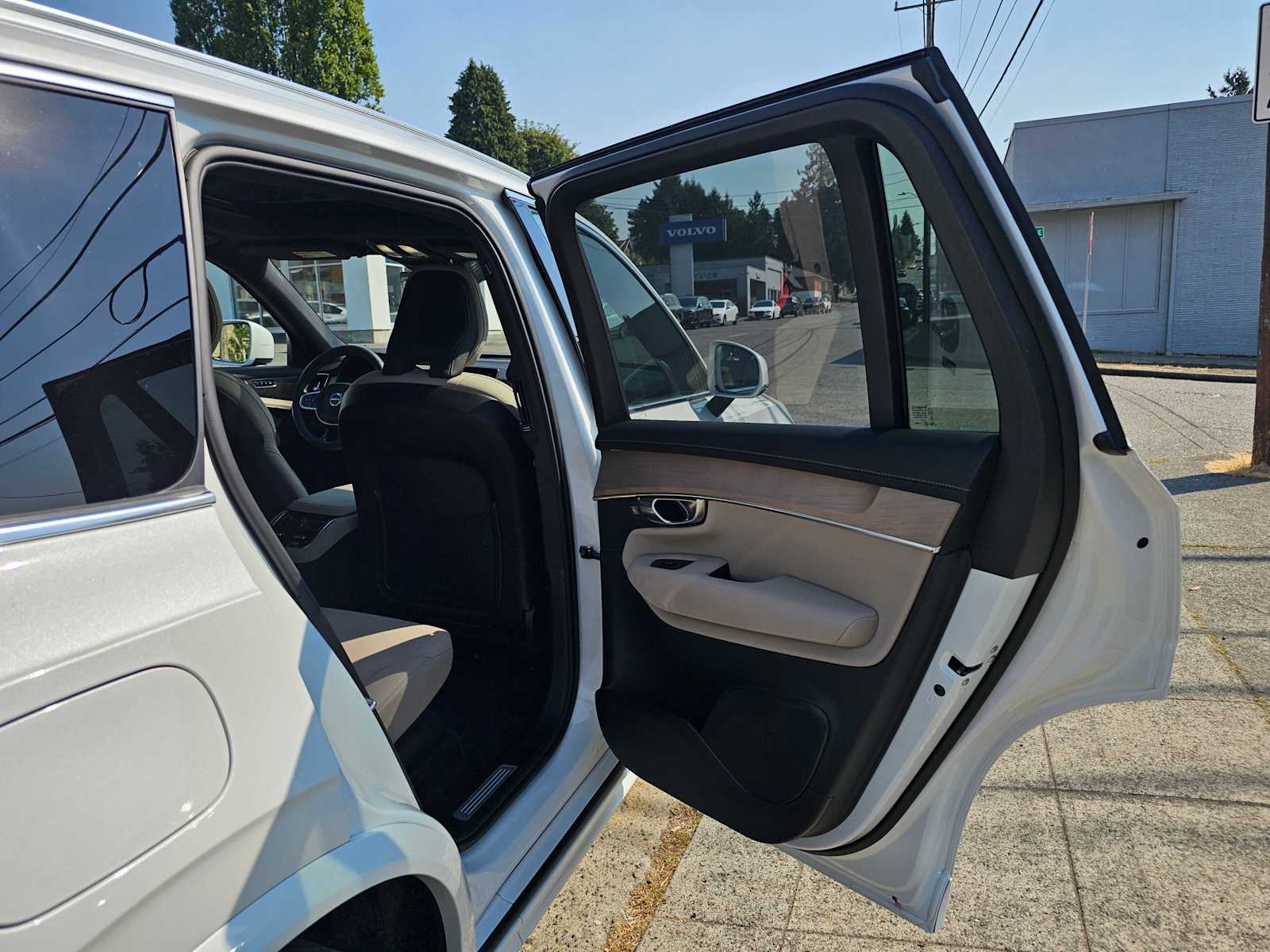 2026 Volvo XC90 Plus - Photo 13