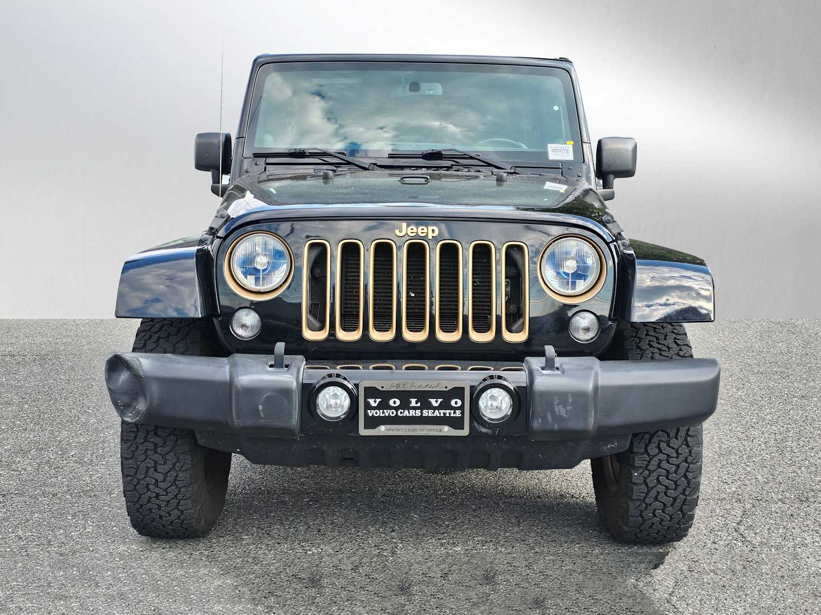 2014 Jeep Wrangler Unlimited Dragon Edition photo 2