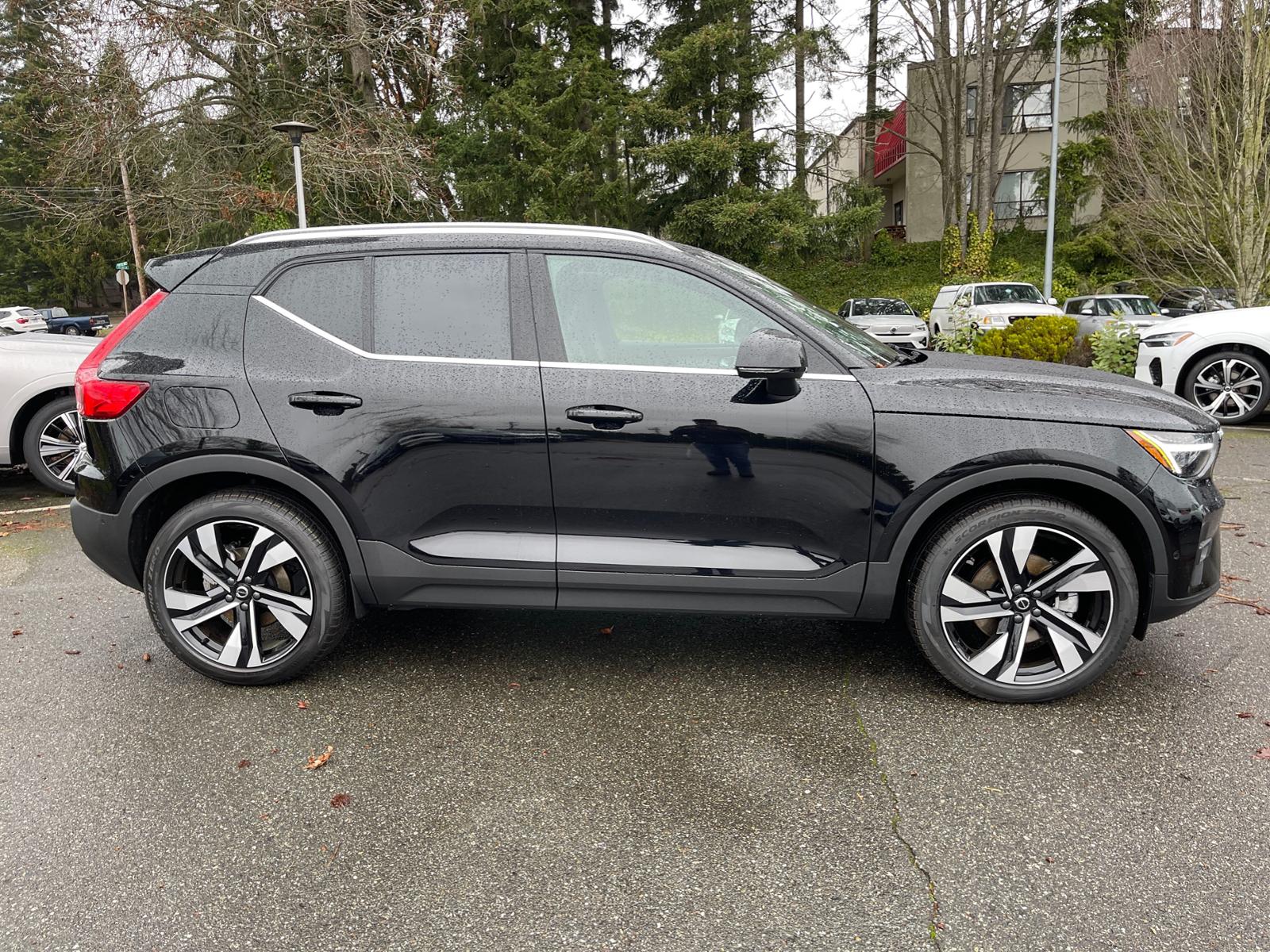 2023 Volvo XC40 Ultimate photo 3