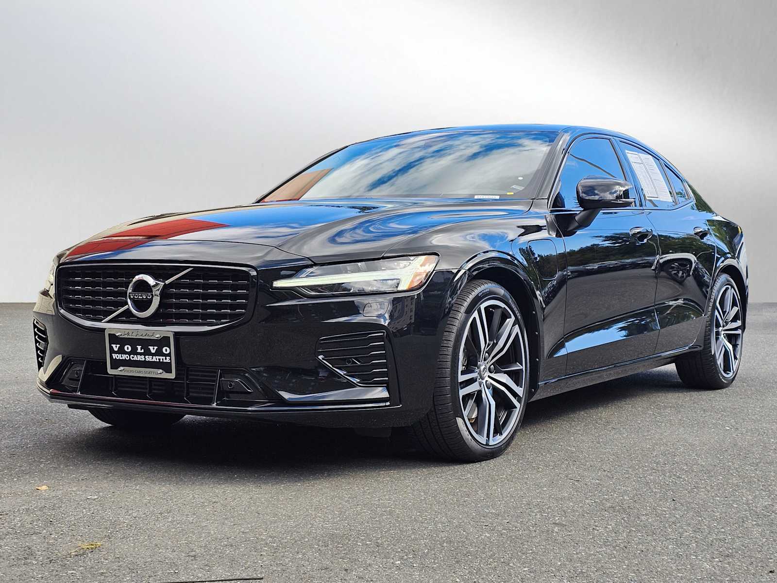2022 Volvo S60 Recharge T8 R-Design Expression photo 3