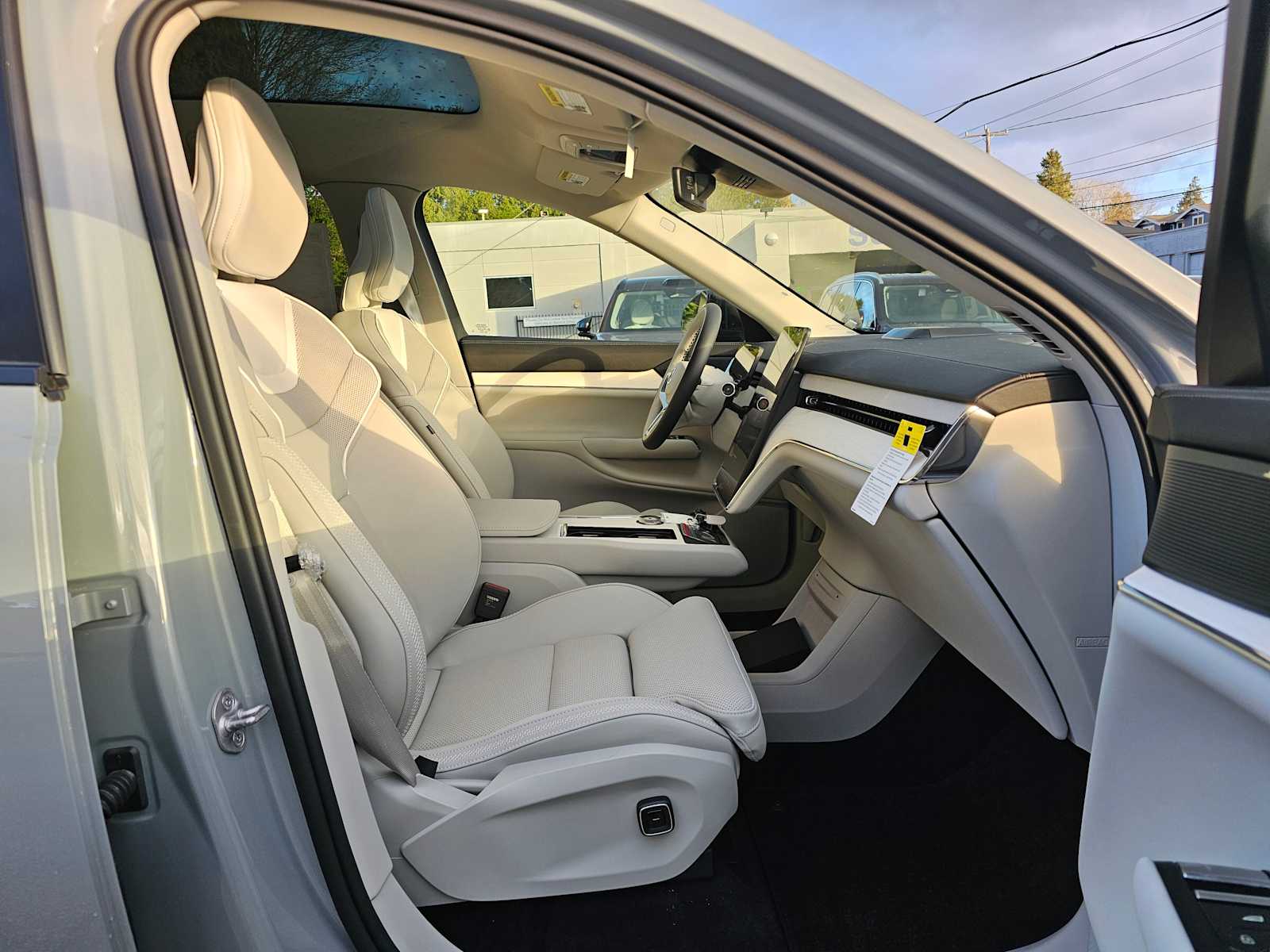 2025 Volvo EX90 Plus - Photo 10