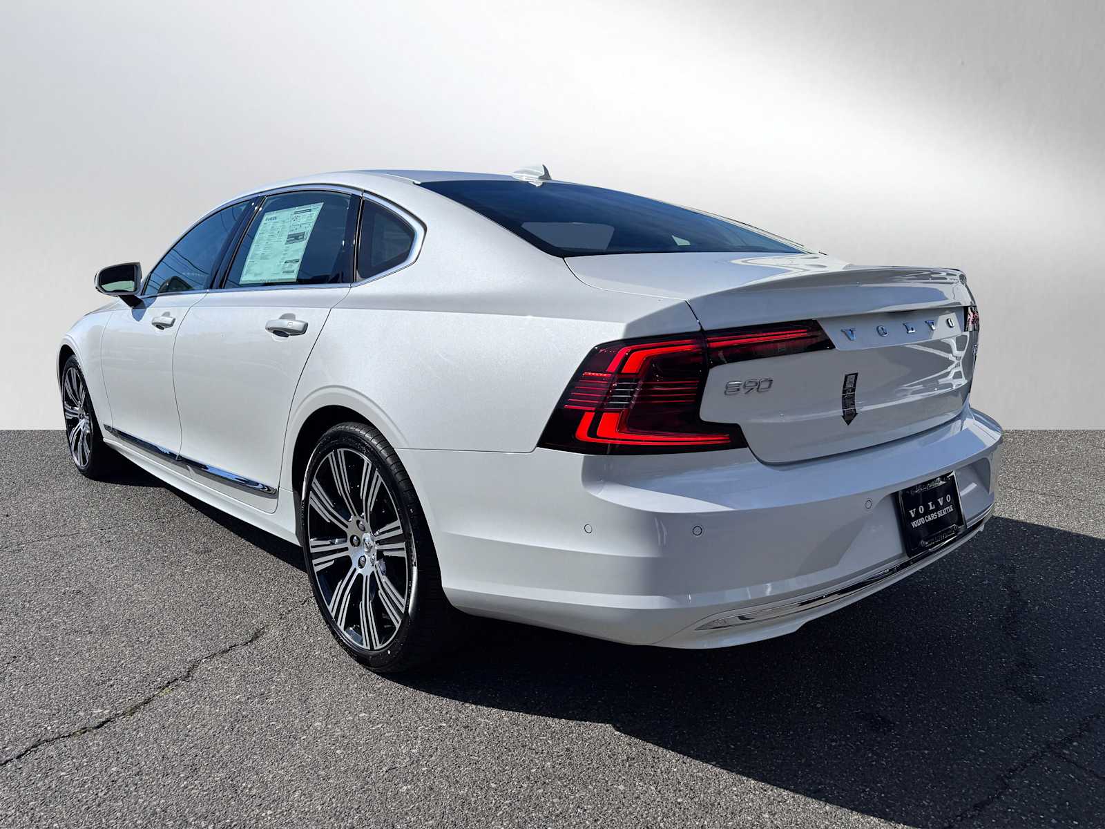 2025 Volvo S90 photo 3