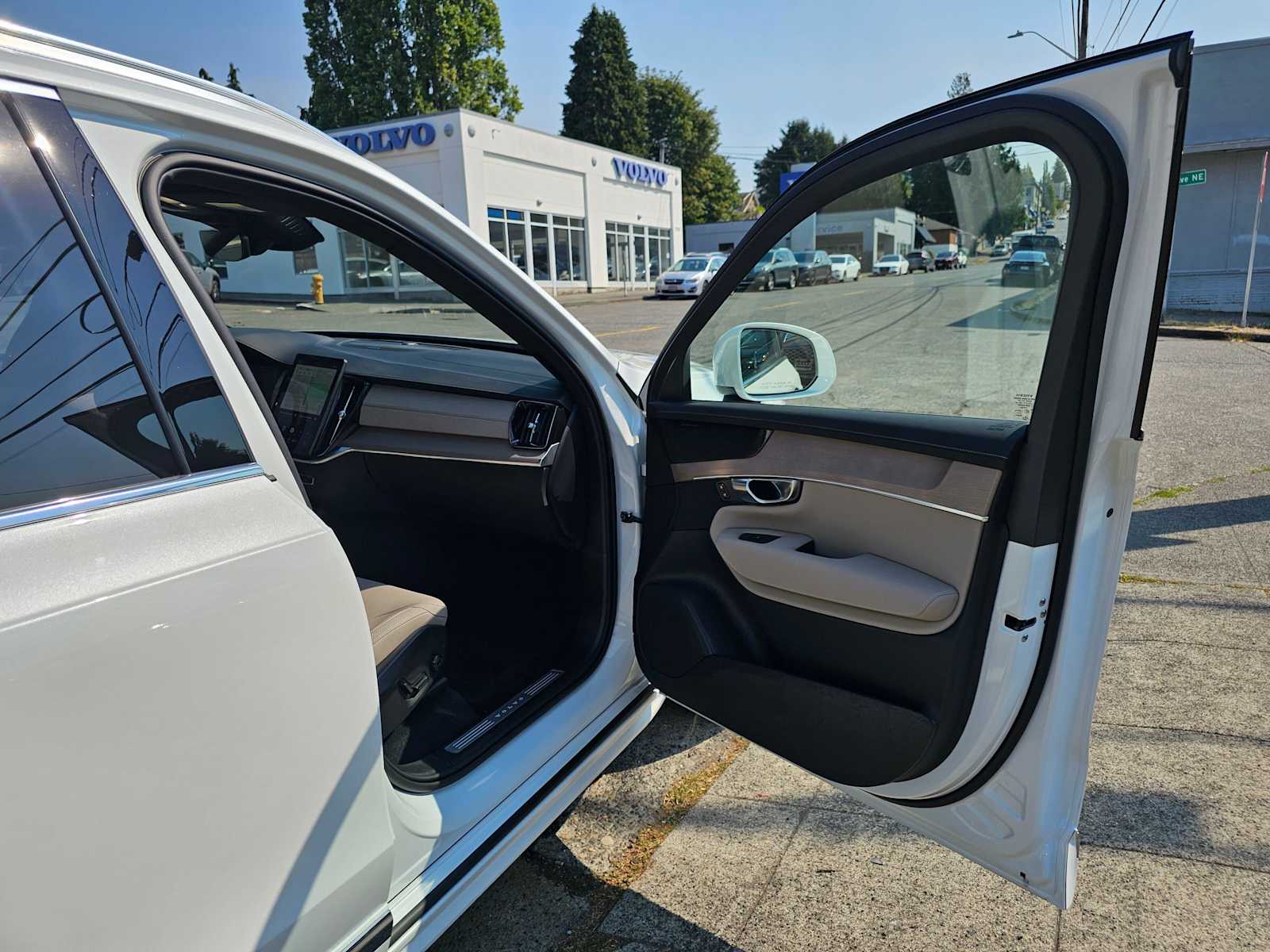 2026 Volvo XC90 Plus - Photo 10
