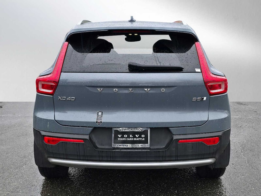 New 2023 Volvo XC40 B5 AWD Ultimate Bright SUV