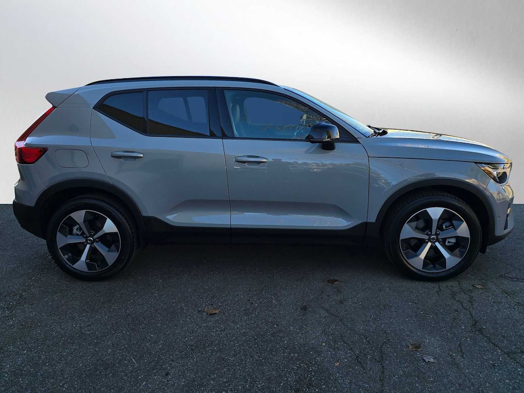 New 2026 Volvo XC40 B5 Plus SUV