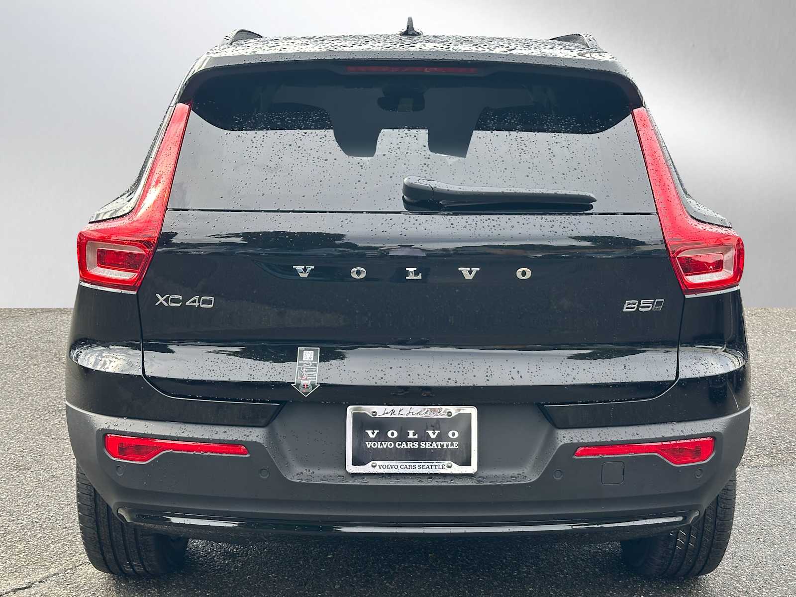 2025 Volvo XC40 Plus photo 4