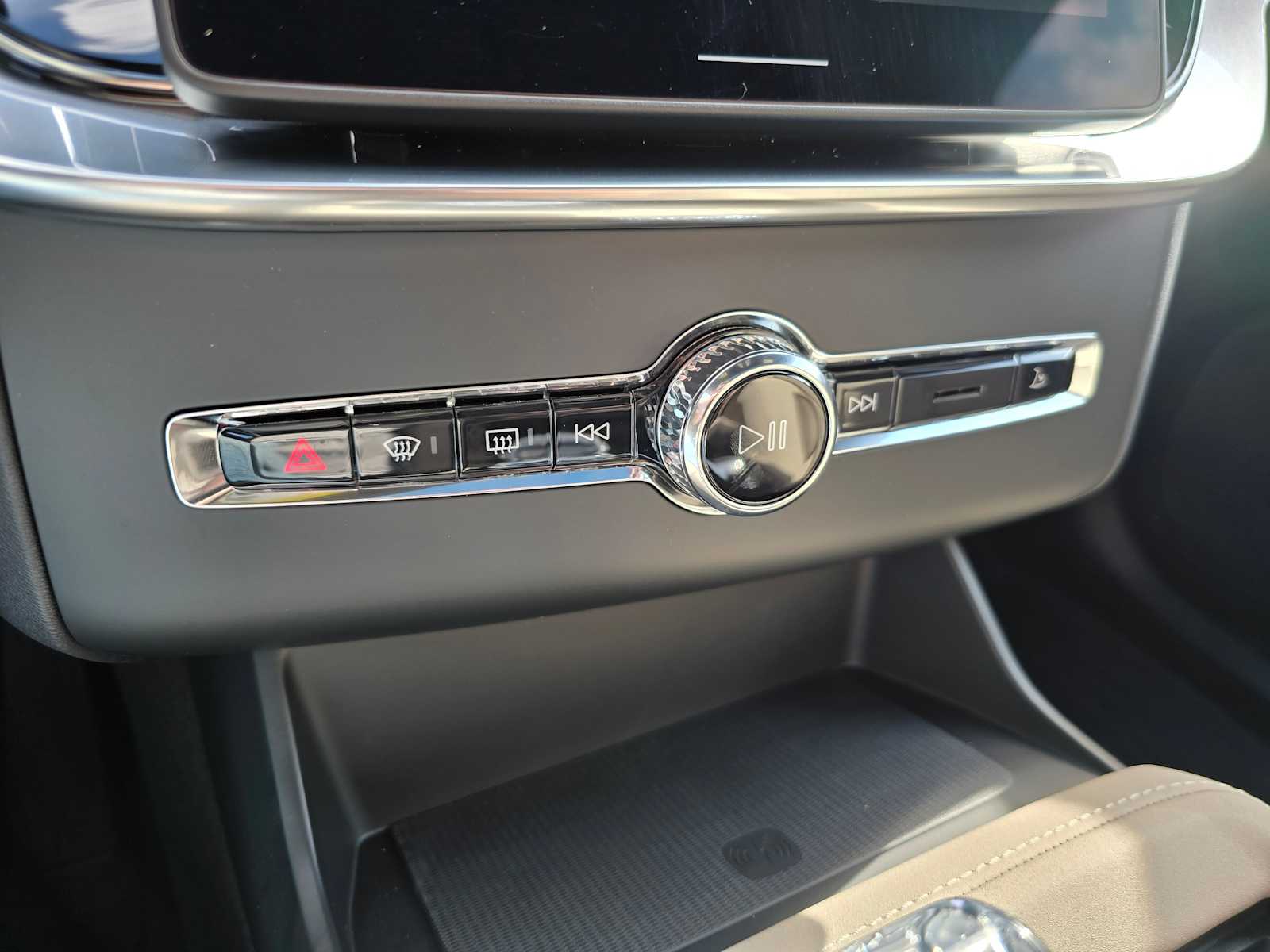 2026 Volvo XC90 Plus - Photo 31