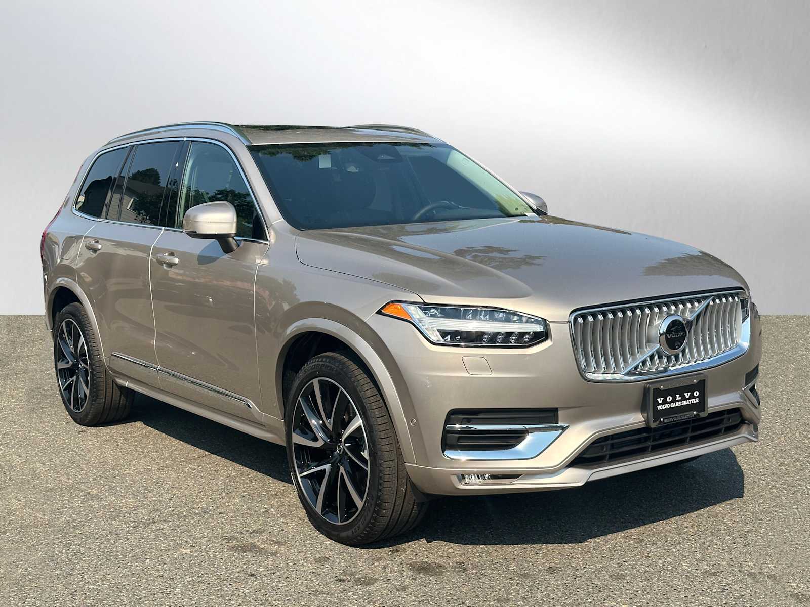 2025 Volvo XC90 Plus's photo