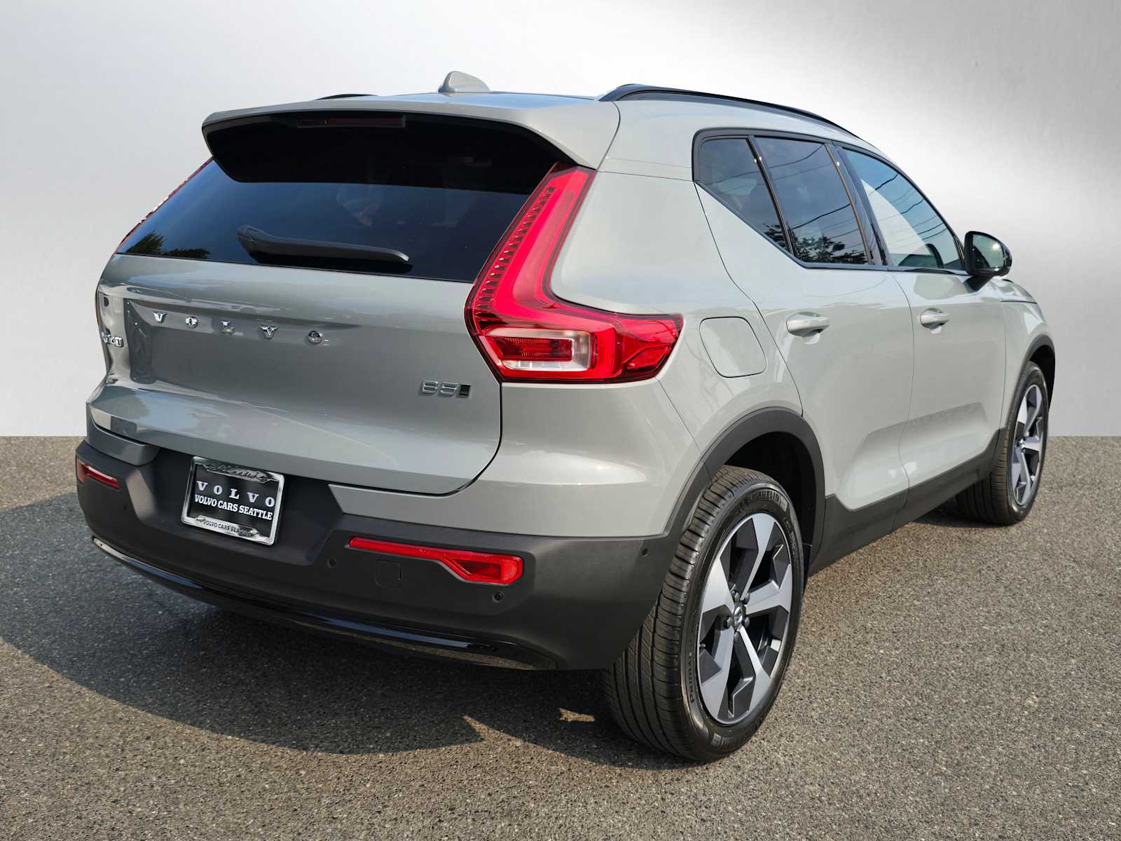 2026 Volvo XC40 Plus photo 3