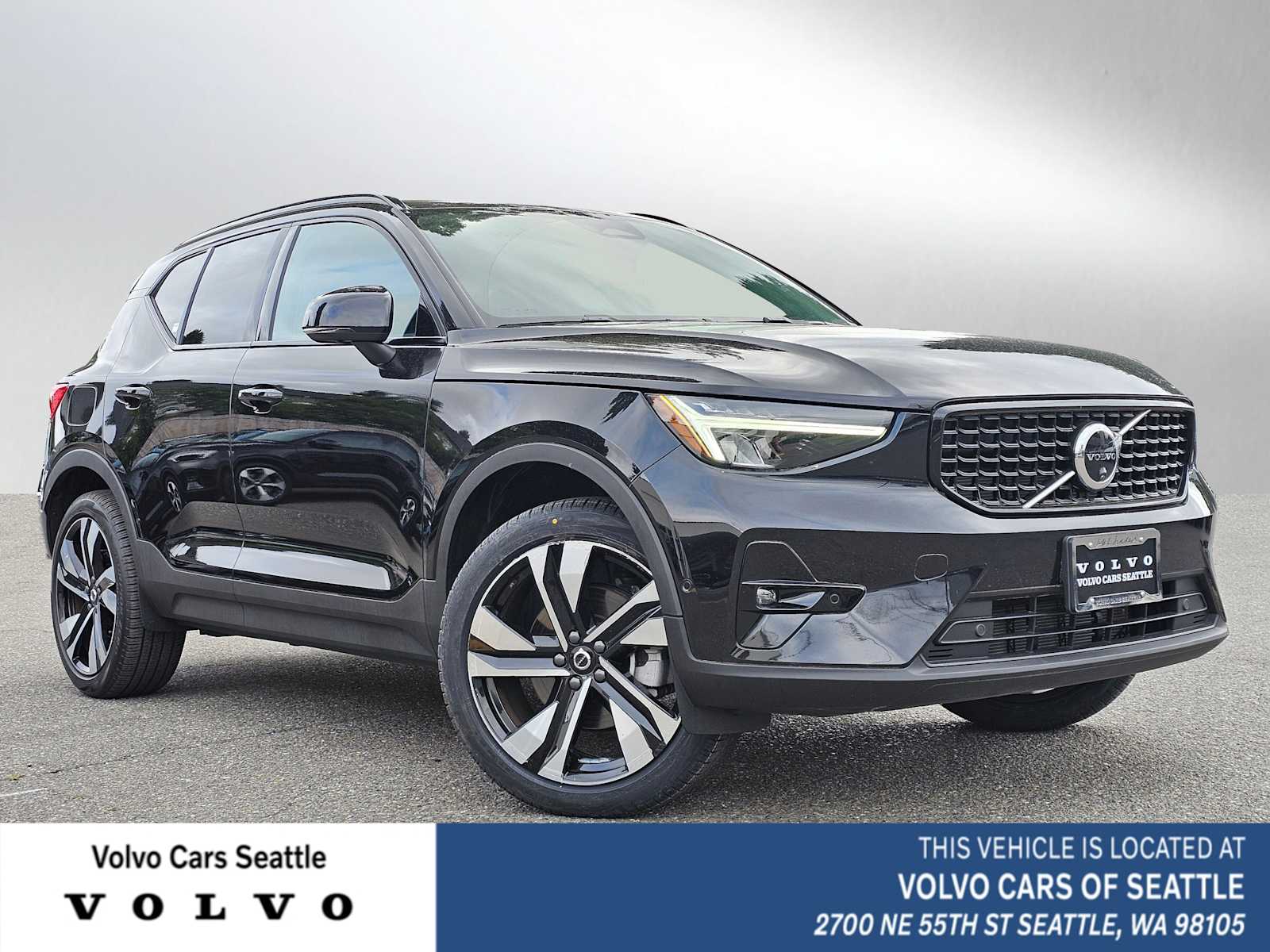 2024 Volvo XC40 B5 Plus Dark