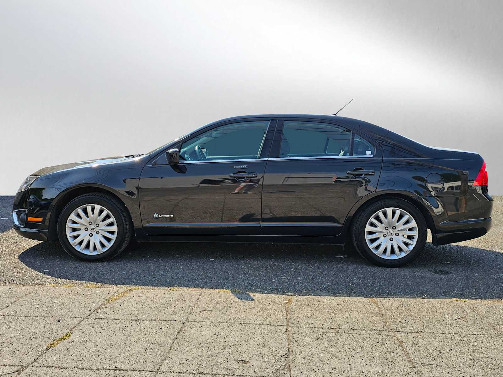 2010 Ford Fusion Hybrid photo 2