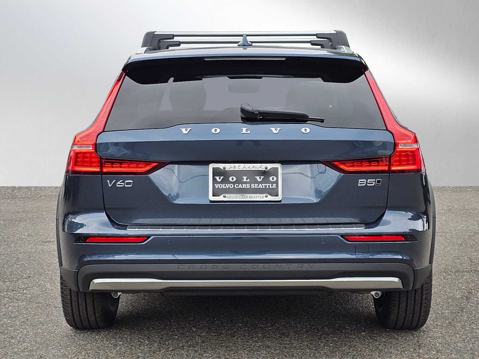 2026 Volvo V60 Cross Country B5 photo 3