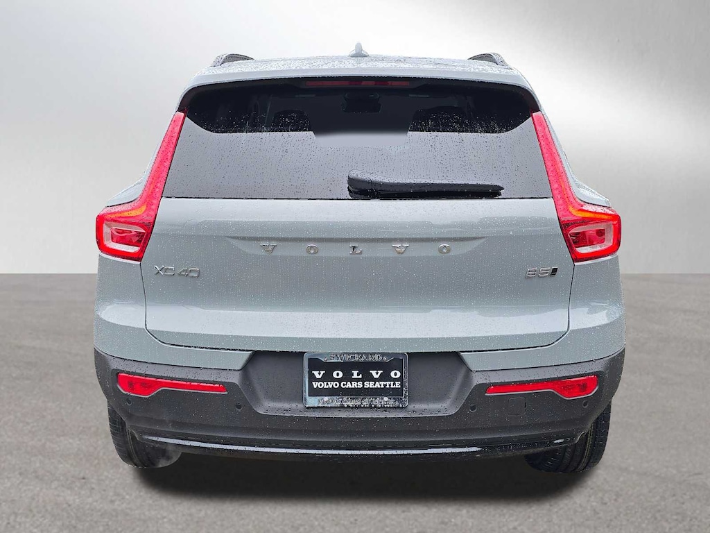 New 2026 Volvo XC40 B5 Plus SUV