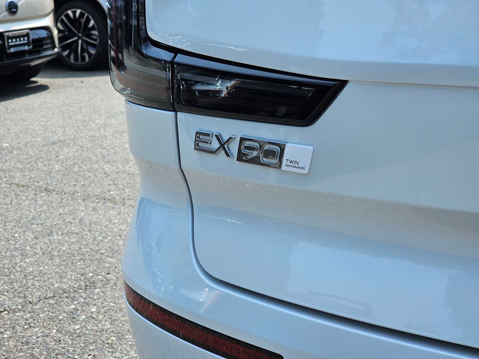 2025 Volvo EX90 Plus - Photo 15