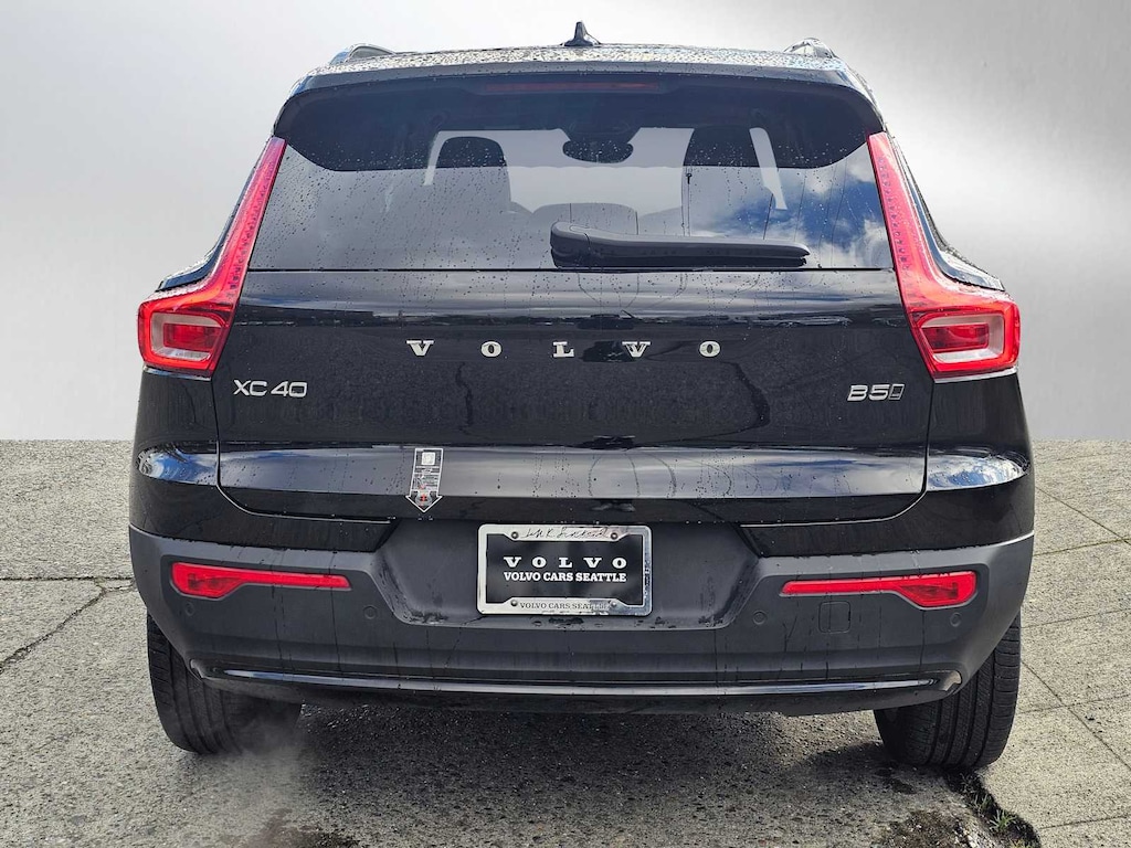 Certified 2025 Volvo XC40 B5 Plus Dark Theme SUV