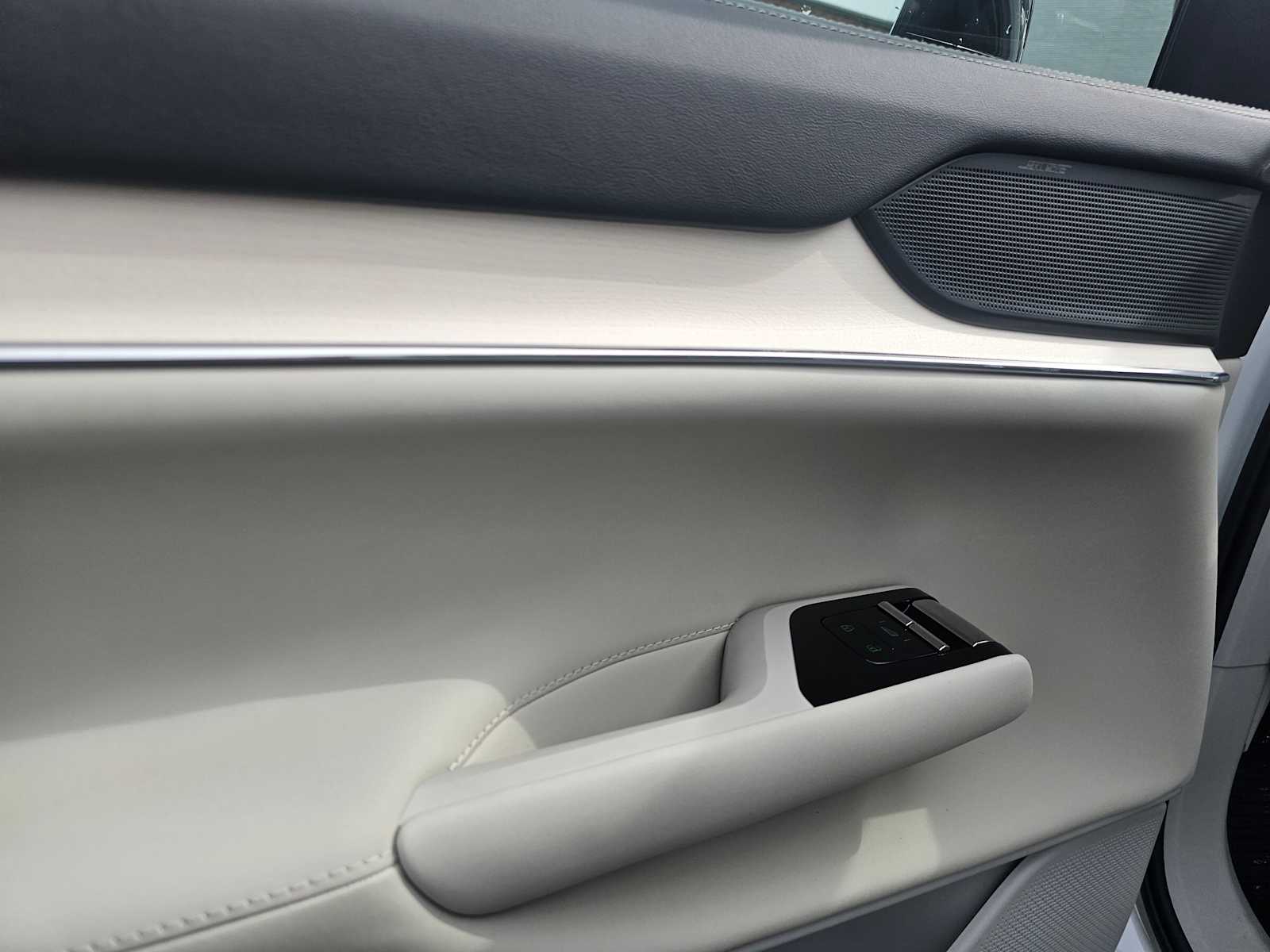 2025 Volvo EX90 Ultra - Photo 26