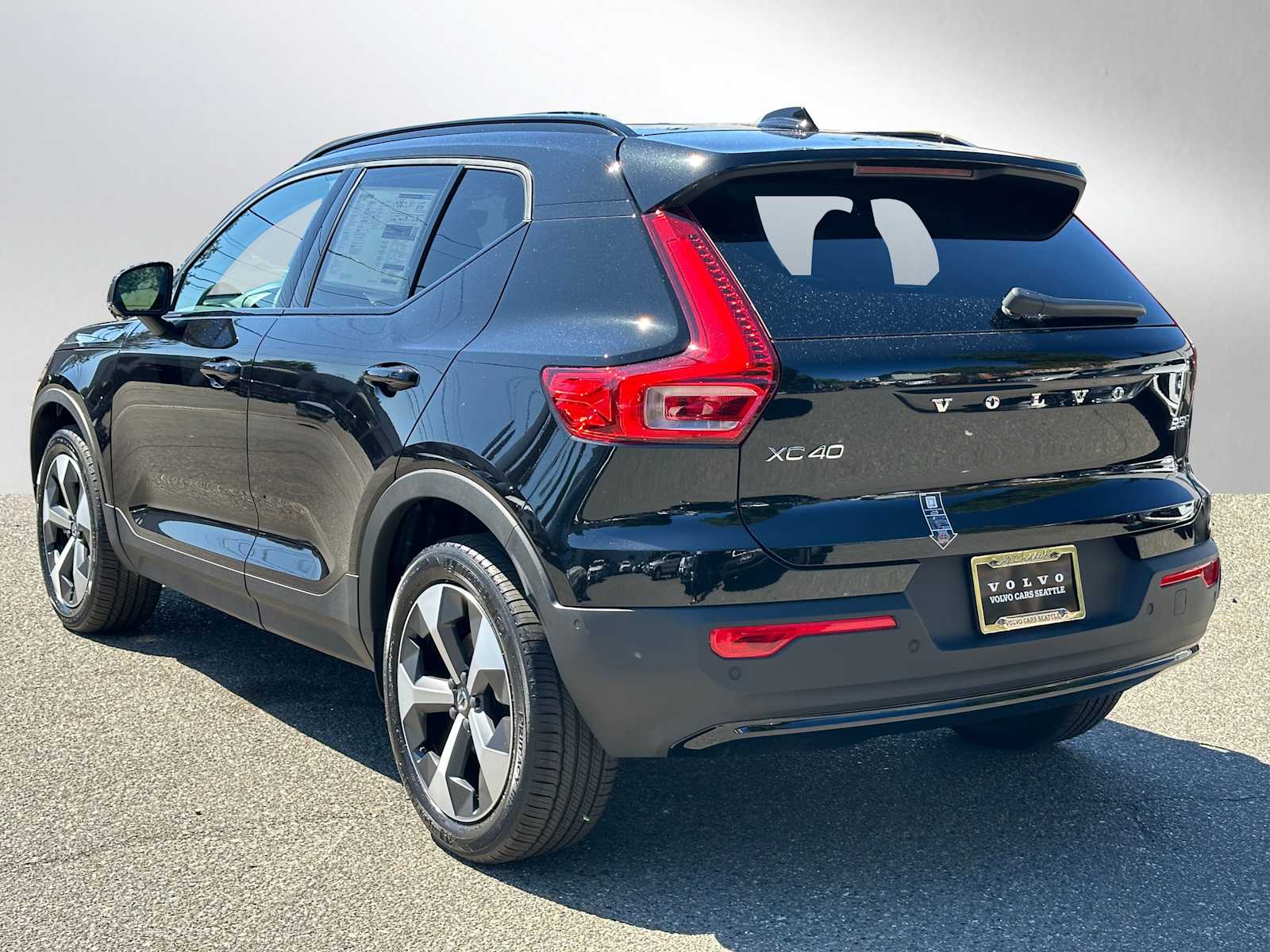 2025 Volvo XC40 Plus photo 3