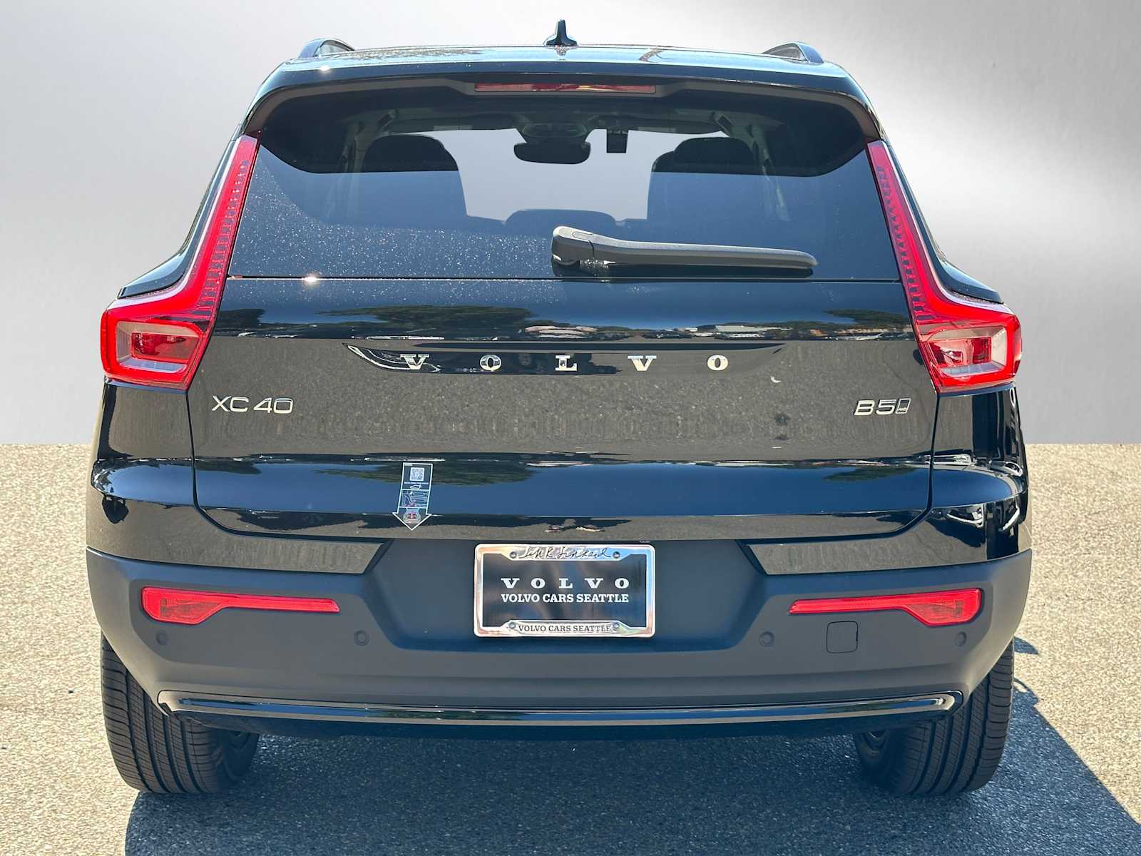 2025 Volvo XC40 Plus photo 4