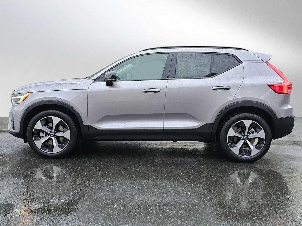 New 2026 Volvo XC40 B5 Plus SUV