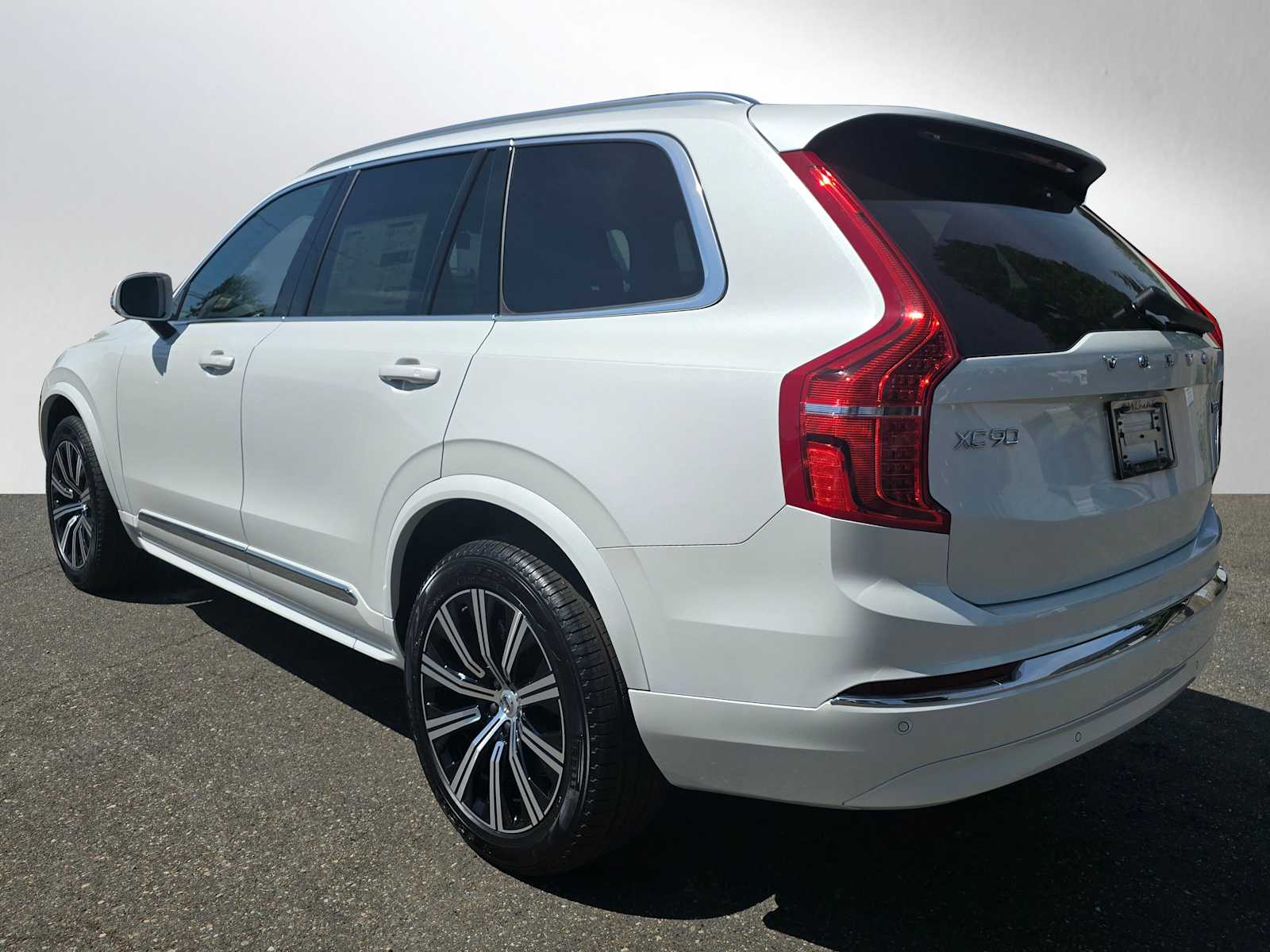 2025 Volvo XC90 B5 Core photo 3