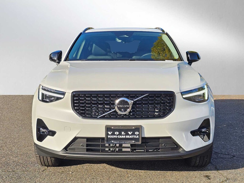 New 2026 Volvo XC40 B5 Ultra SUV