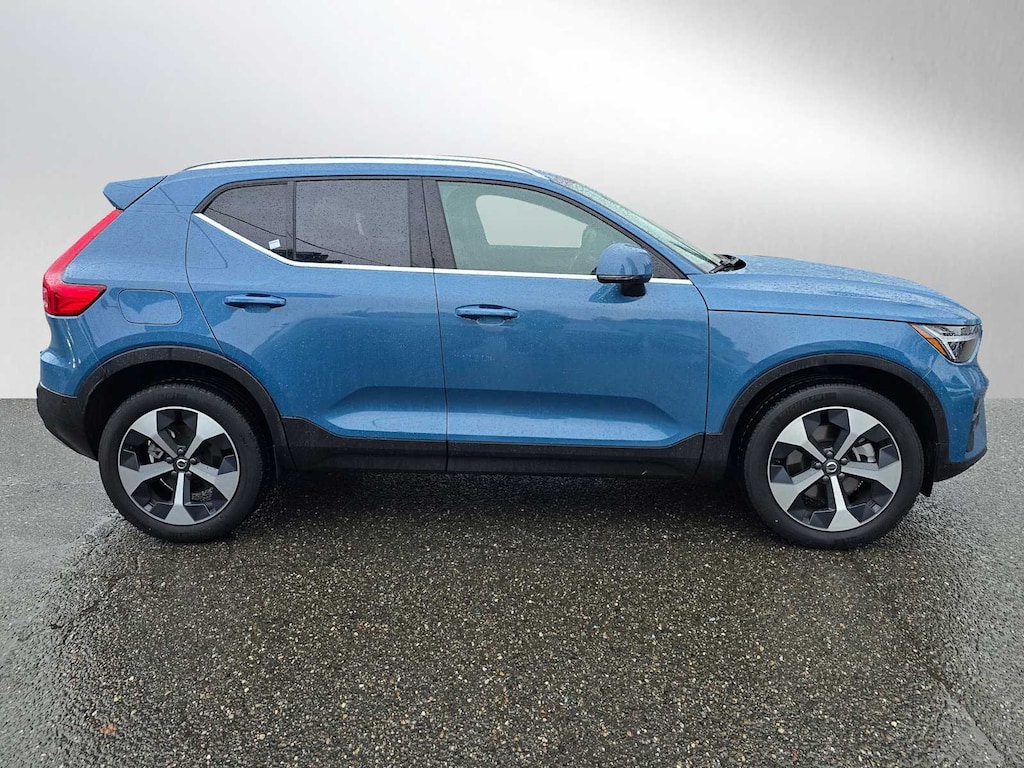 Certified 2025 Volvo XC40 B5 Plus Bright Theme SUV