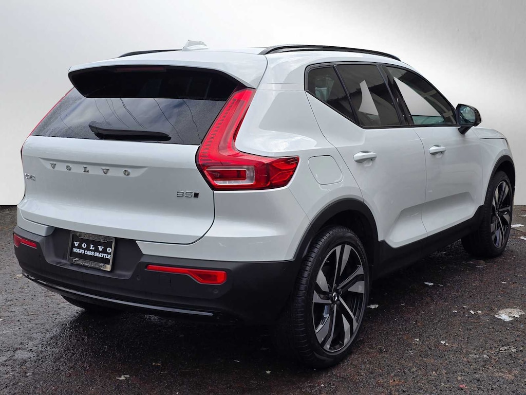 Certified 2024 Volvo XC40 B5 Ultimate Dark SUV