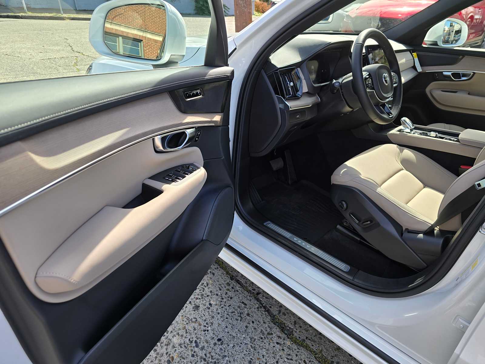 2026 Volvo XC90 Plus - Photo 21
