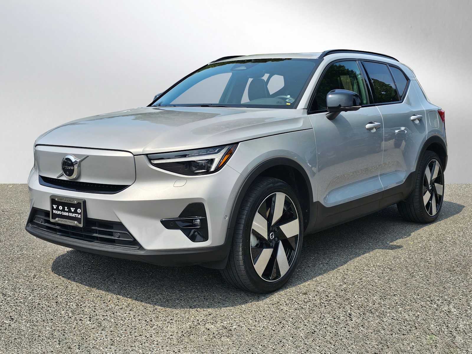 2023 Volvo XC40 Recharge Ultimate photo 3