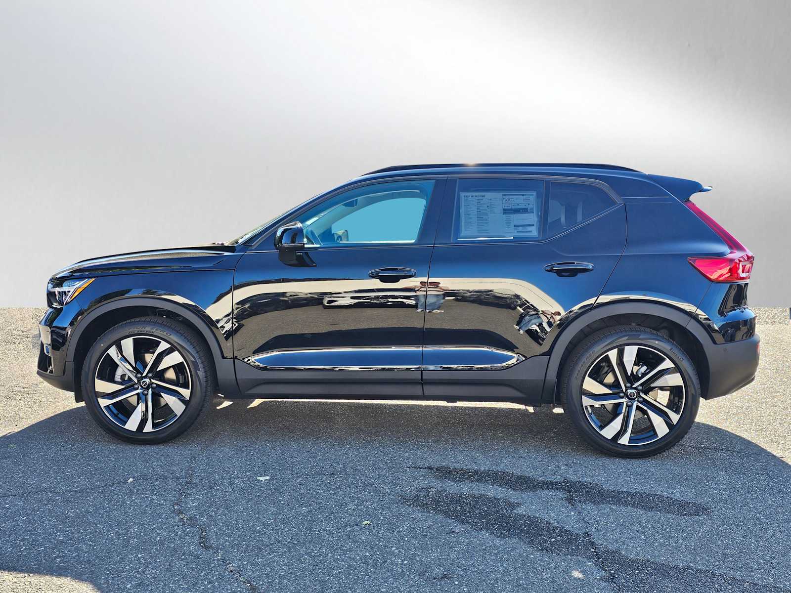 2026 Volvo XC40 photo 4