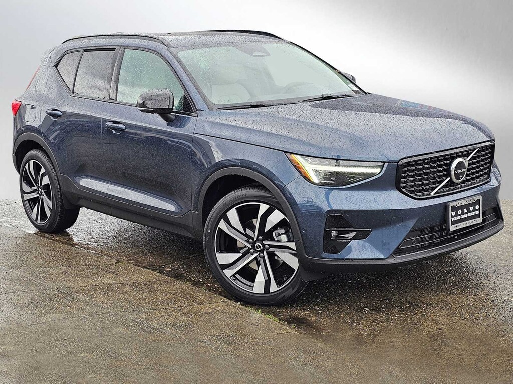 New 2026 Volvo XC40 B5 Plus SUV