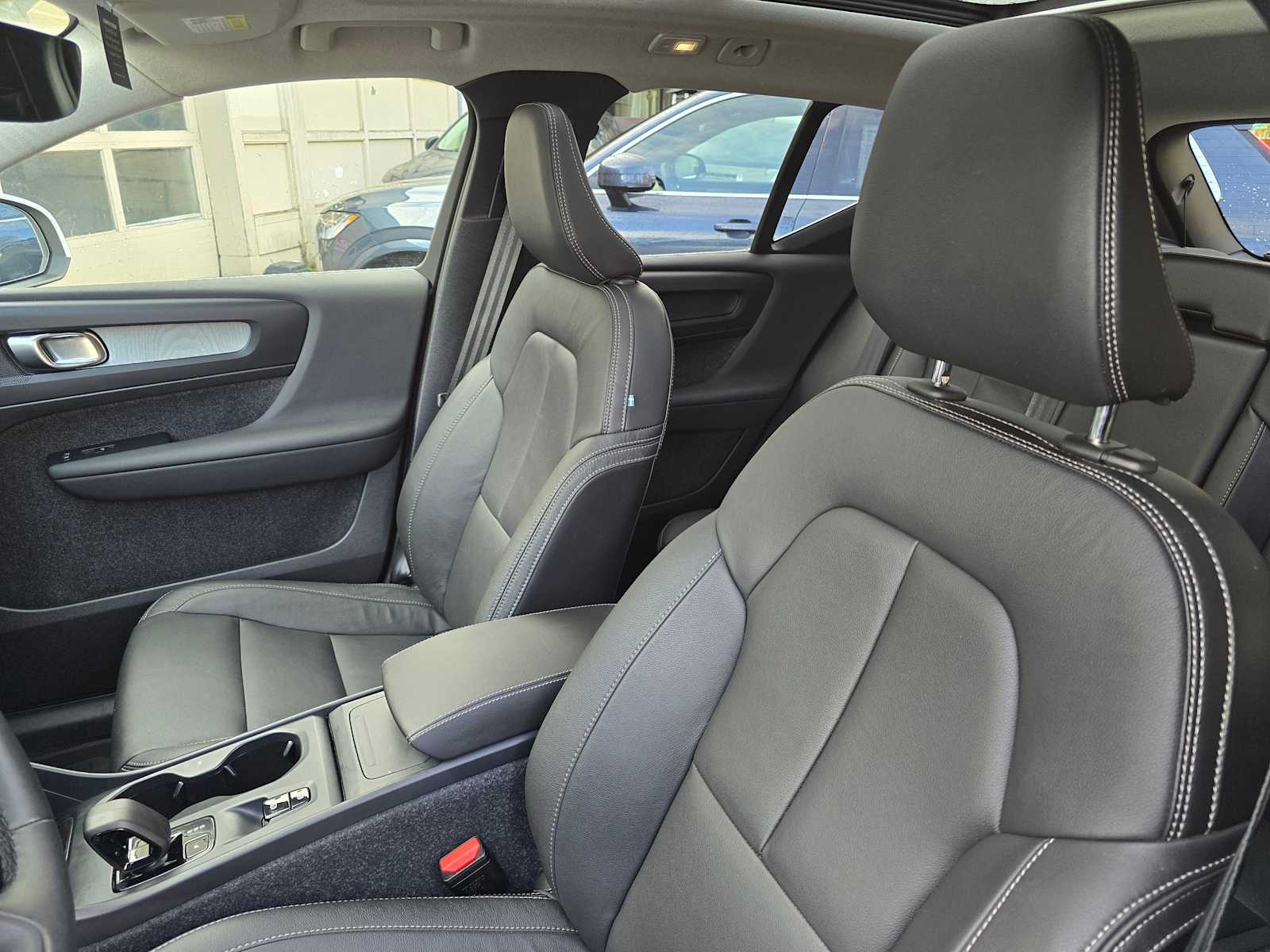 2025 Volvo XC40 Core - Photo 20