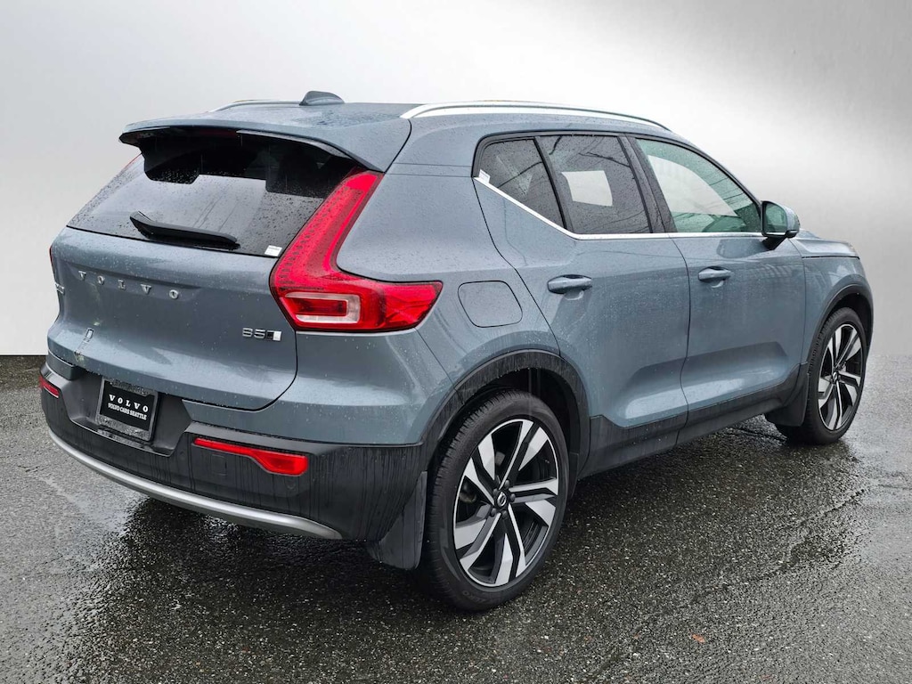 New 2023 Volvo XC40 B5 AWD Ultimate Bright SUV