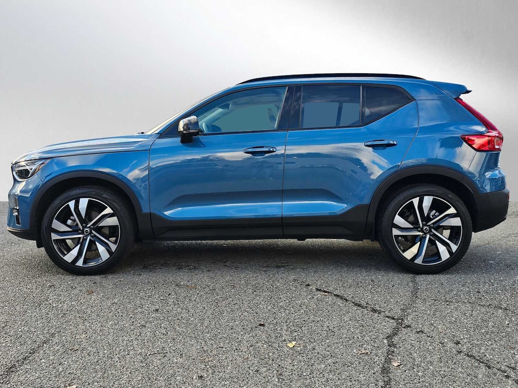 Certified 2024 Volvo XC40 B5 Plus Dark SUV