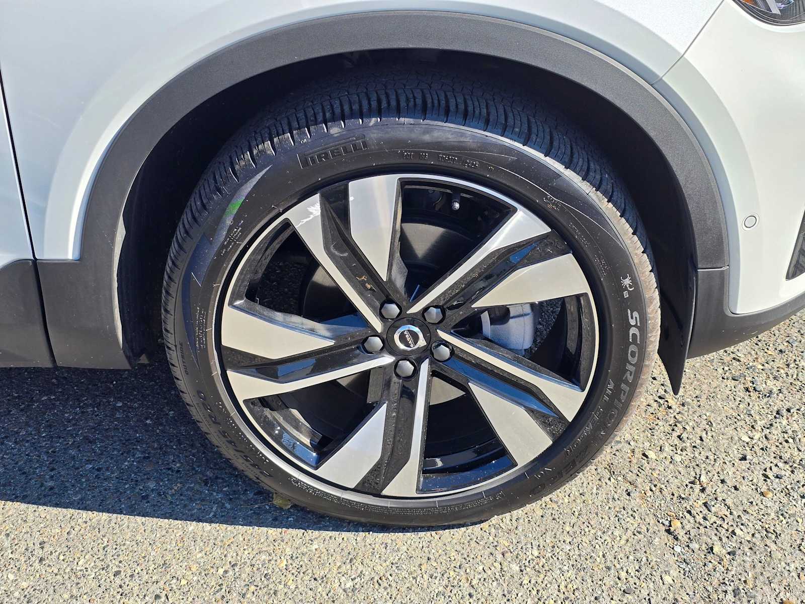 2026 Volvo XC40 Plus - Photo 9