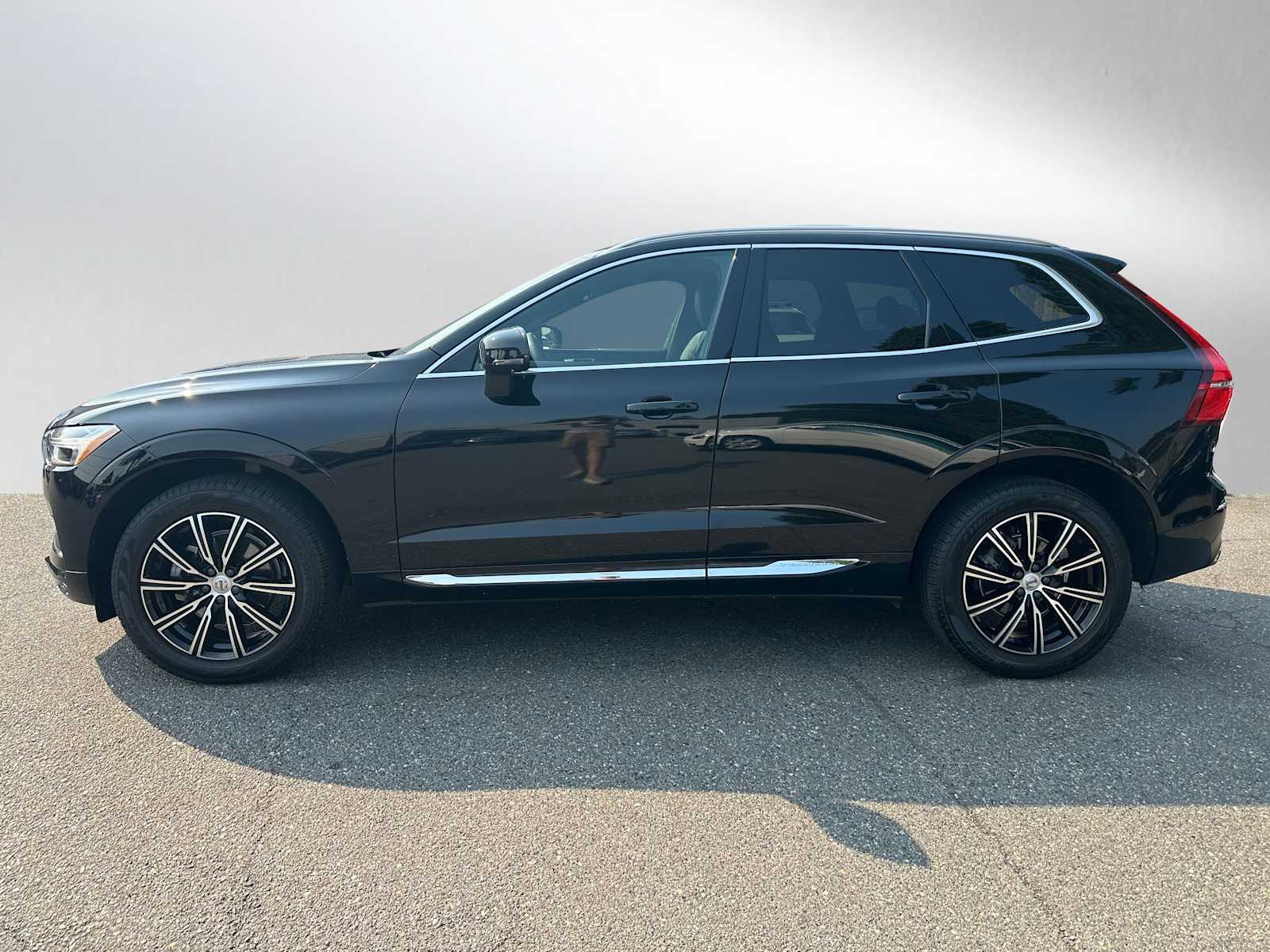 Used 2020 Volvo XC60 Inscription with VIN YV4102DL1L1525181 for sale in Seattle, WA