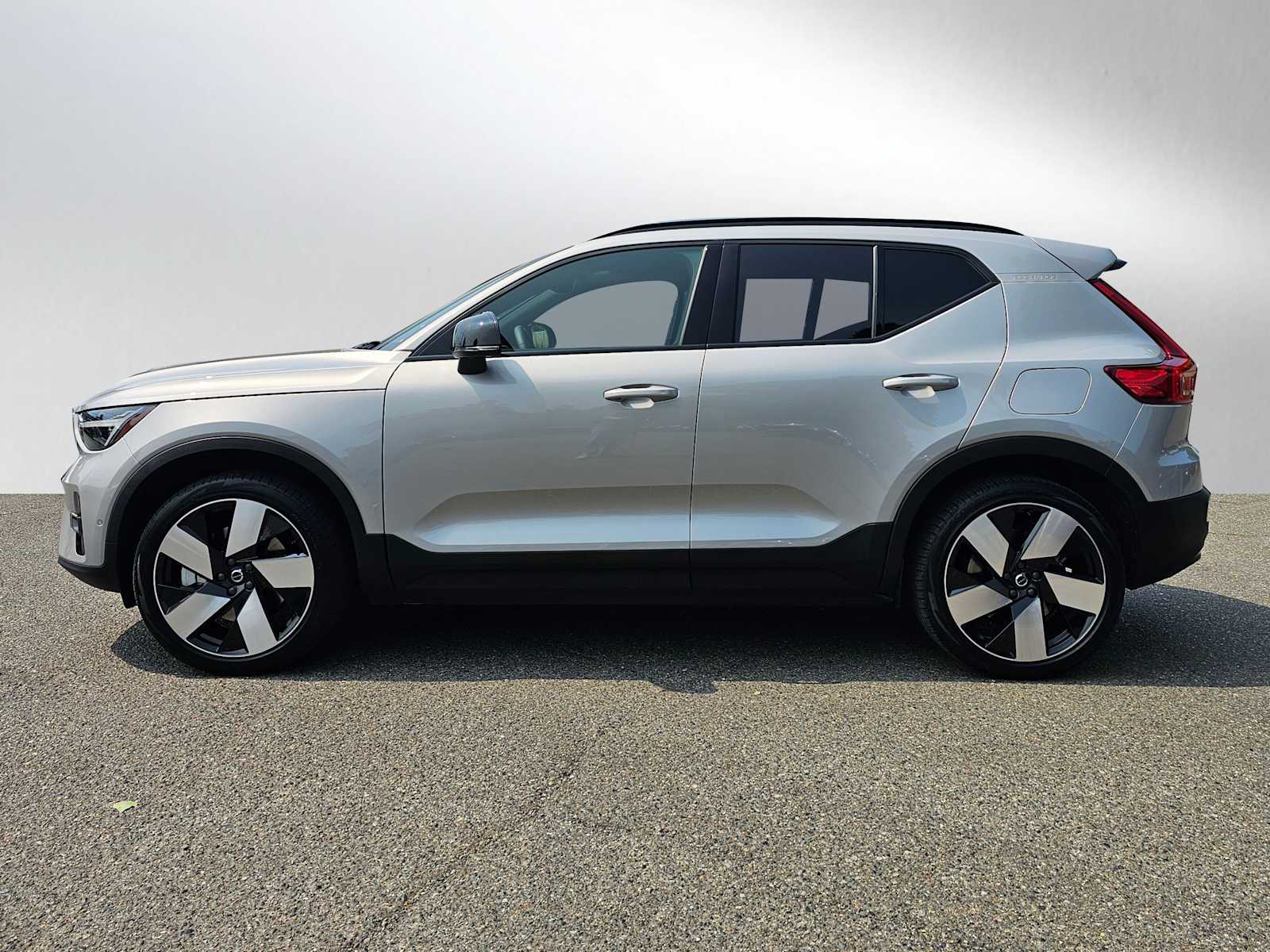 2023 Volvo XC40 Recharge Ultimate photo 4