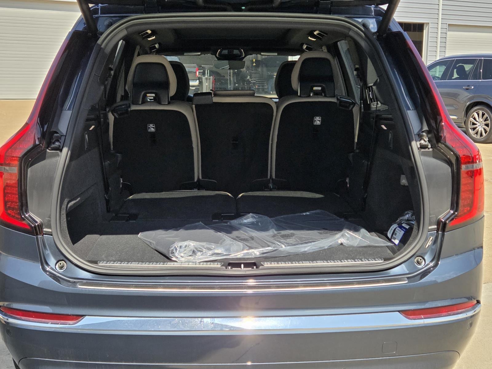 2026 Volvo XC90 Plus - Photo 10